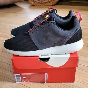 Men's Nike Roshe size 10